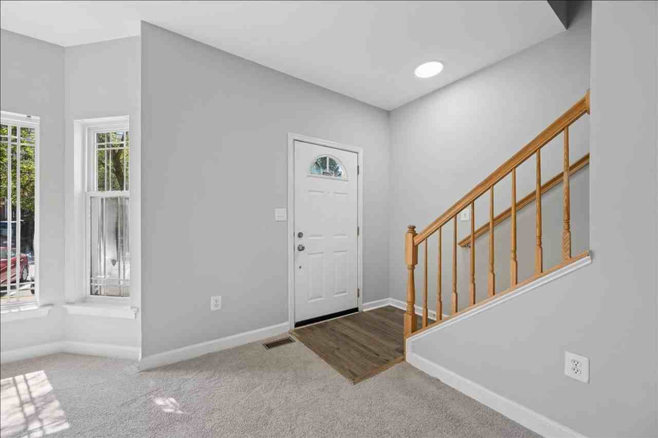 1004 Collindale Ave - Photo 2 of 43
