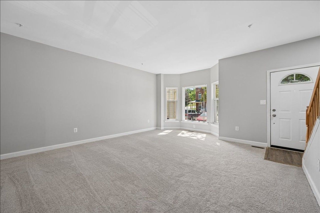 1004 Collindale Ave - Photo 3 of 43