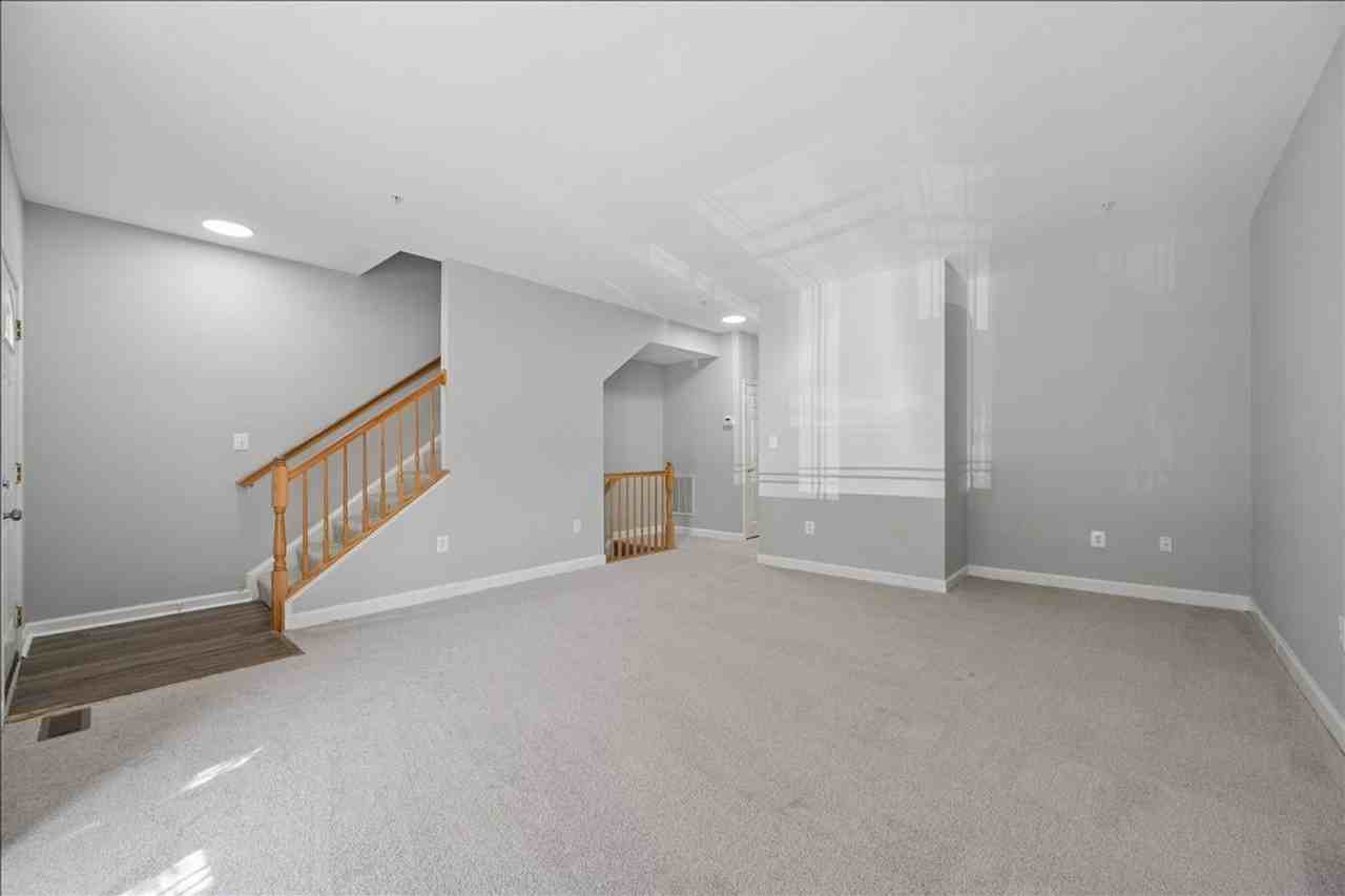 1004 Collindale Ave - Photo 5 of 43