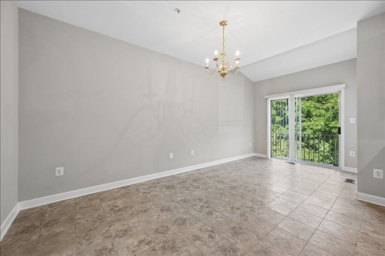 1004 Collindale Ave - Photo 7 of 43
