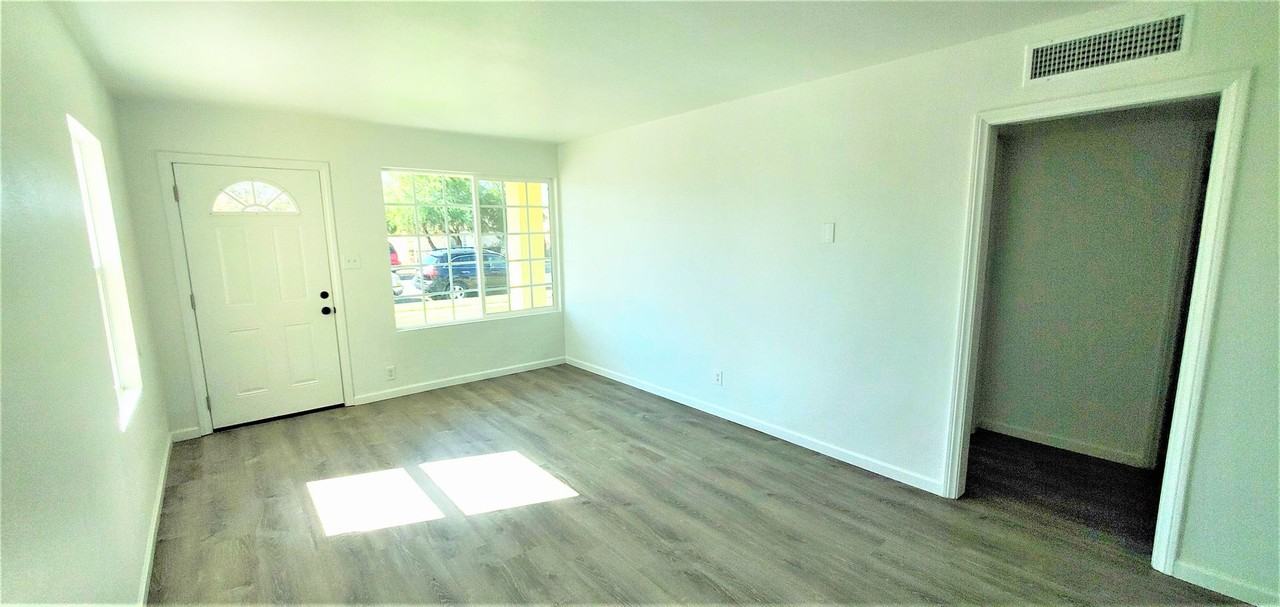 706 W Euclid Ave - Photo 3 of 35
