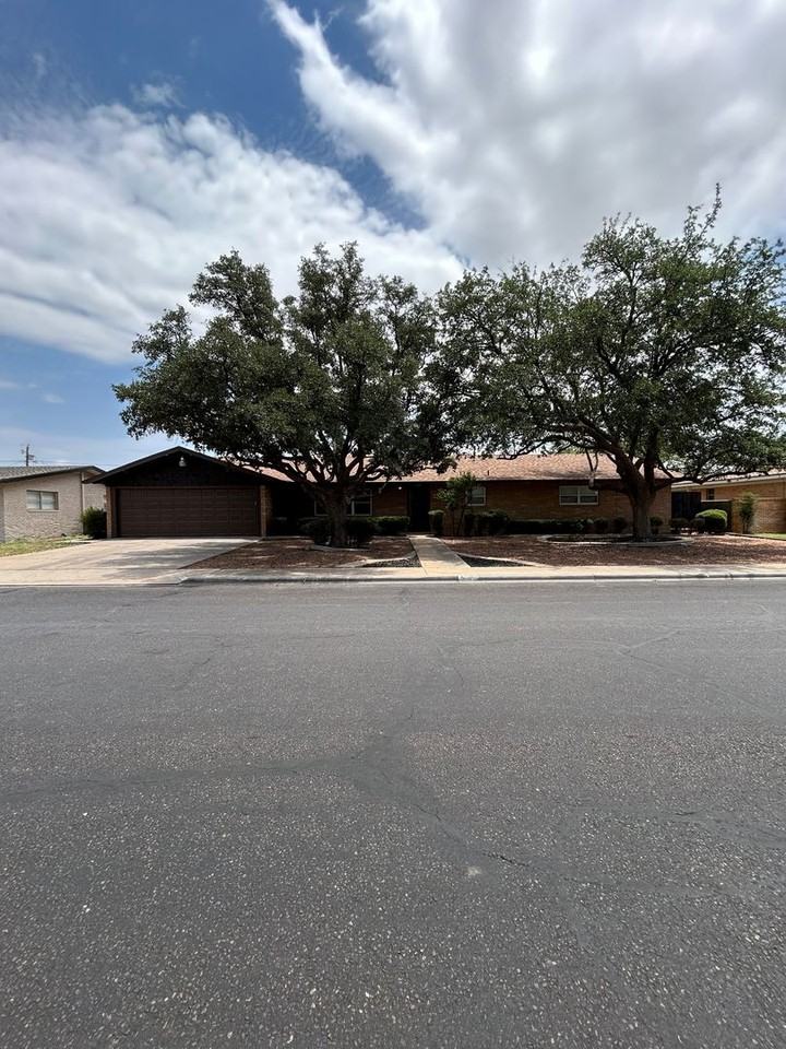 1702 Bonham Ave - Photo 3 of 33