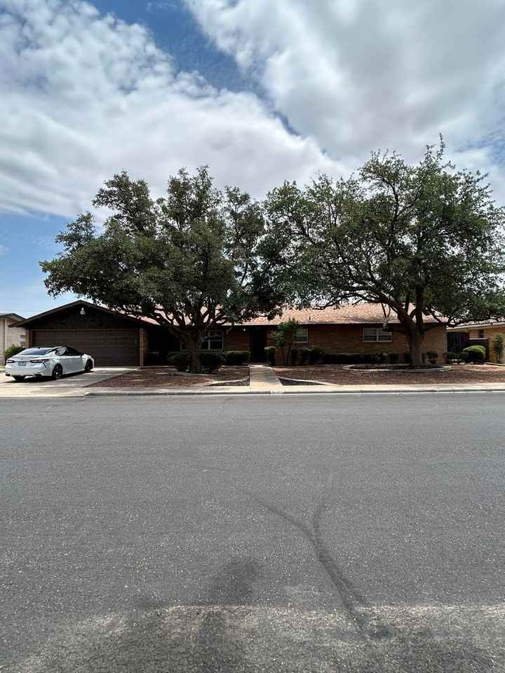 1702 Bonham Ave - Photo 4 of 33
