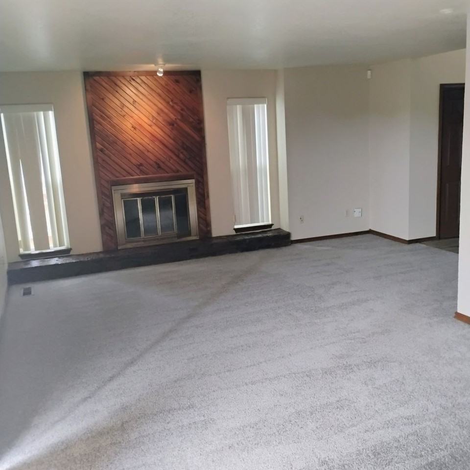 10207 Shadowridge Dr - Photo 2 of 12