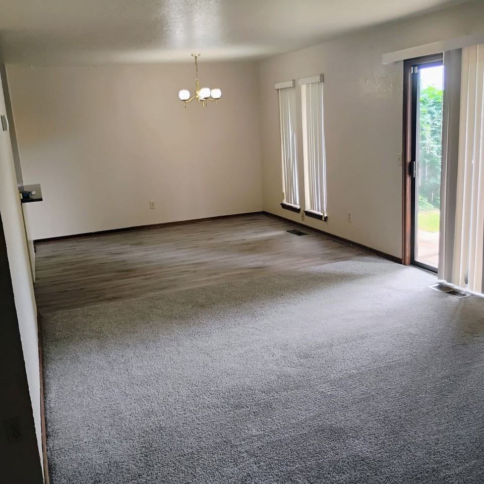 10207 Shadowridge Dr - Photo 3 of 12