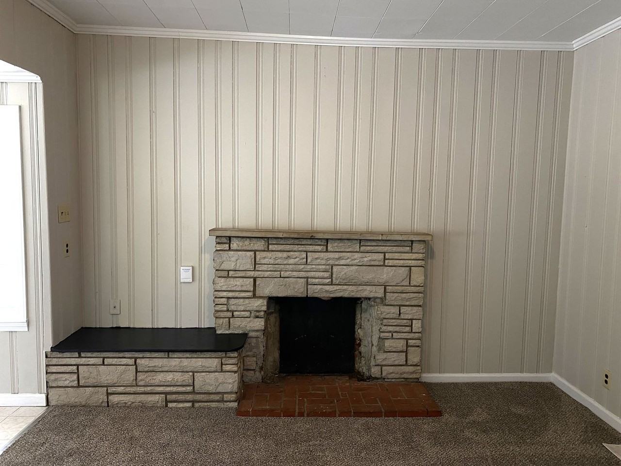 352 Bassett Ave - Photo 5 of 30