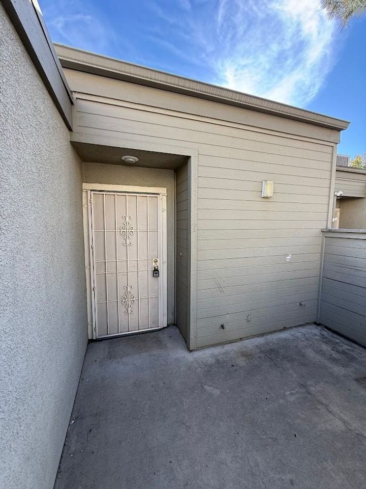 15766 Midwood Dr #4 - Photo 3 of 49