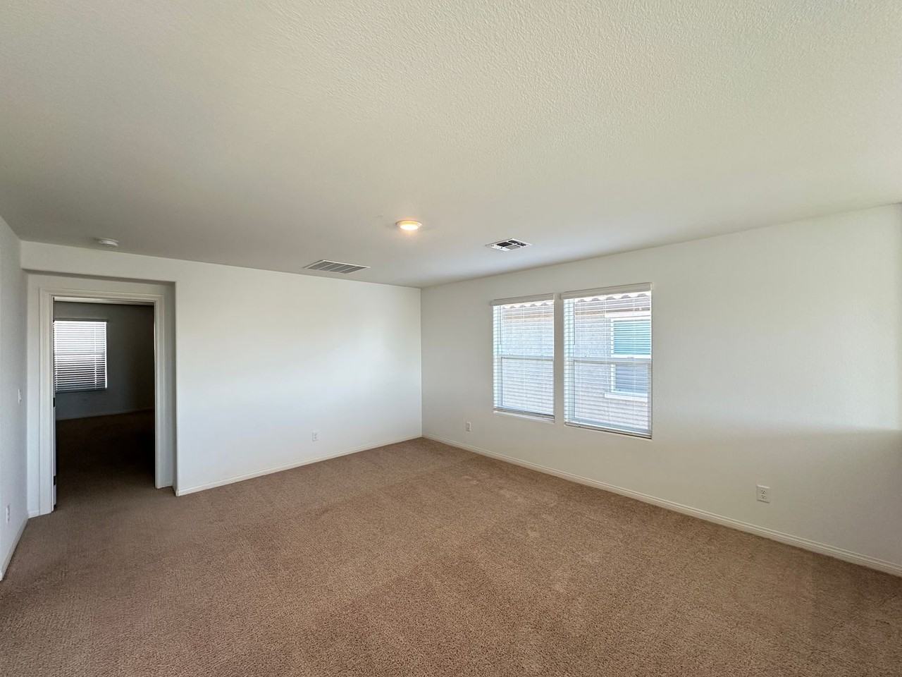 5953 Bruselas St - Photo 6 of 27