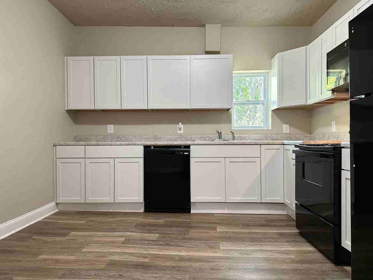 803 E Court Ave - Photo 2 of 13