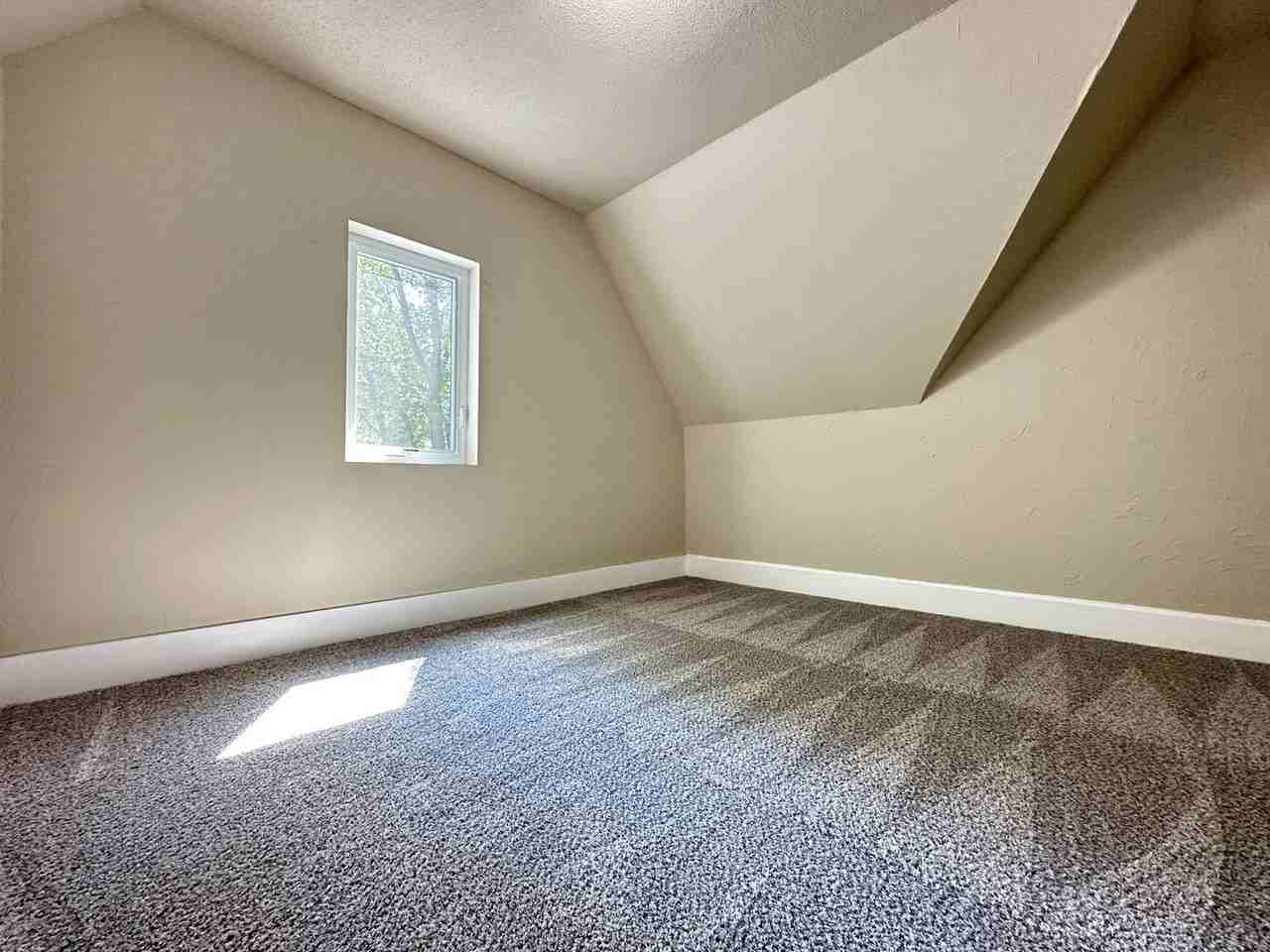 803 E Court Ave - Photo 3 of 13