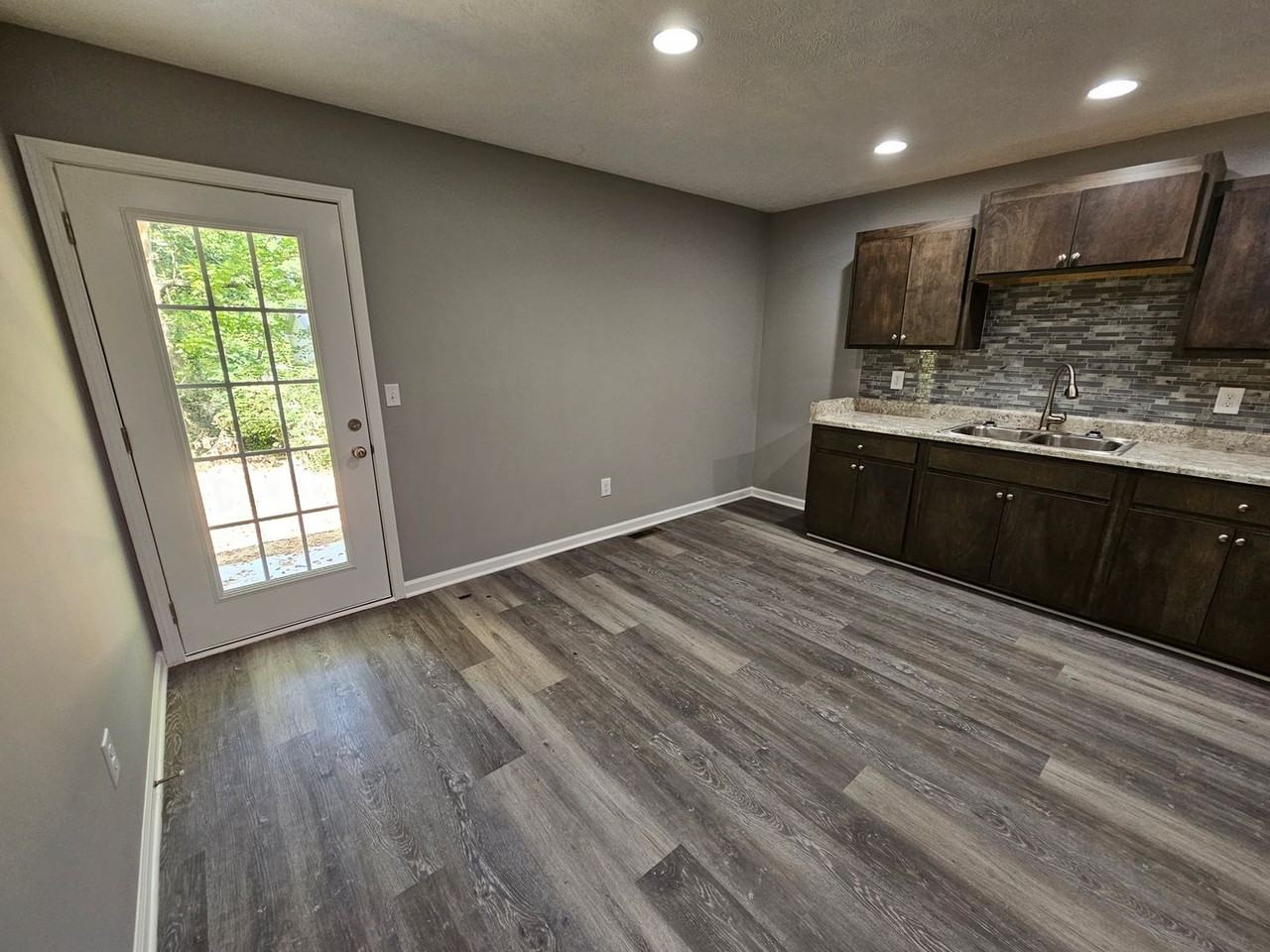 428 W Waggoner St - Photo 4 of 12