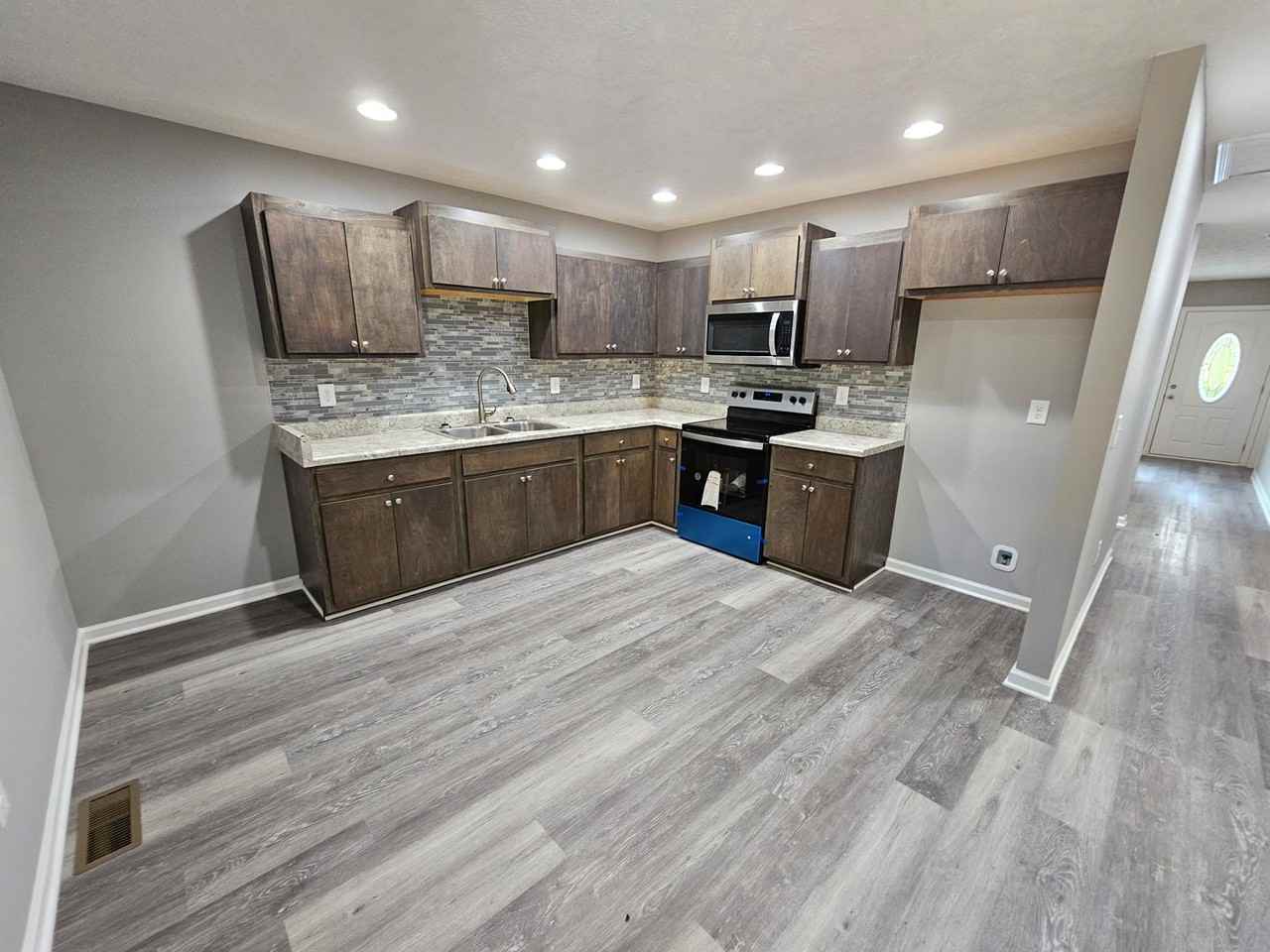 428 W Waggoner St - Photo 5 of 12