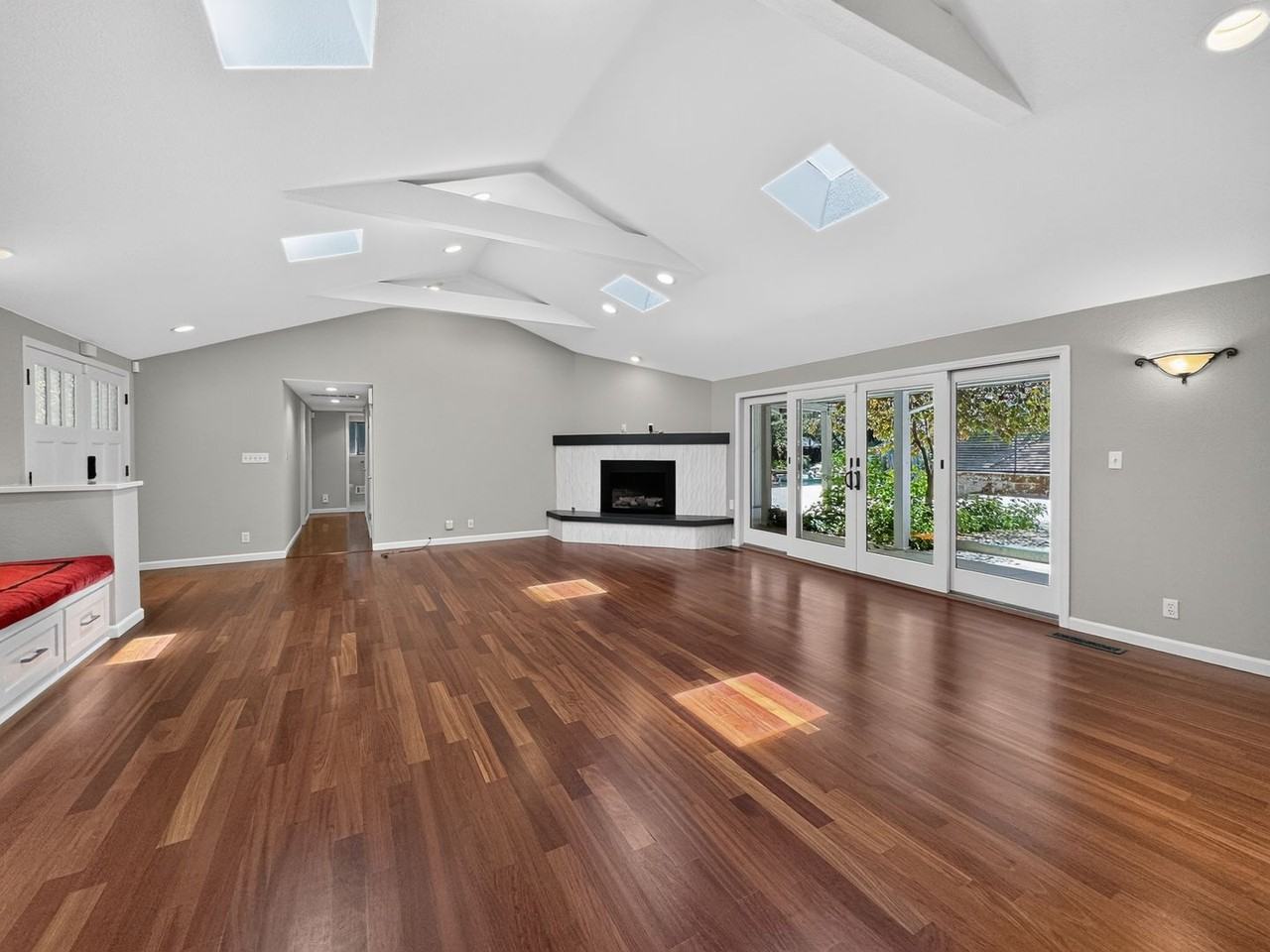 1 Kirkcrest Ct - Photo 6 of 37
