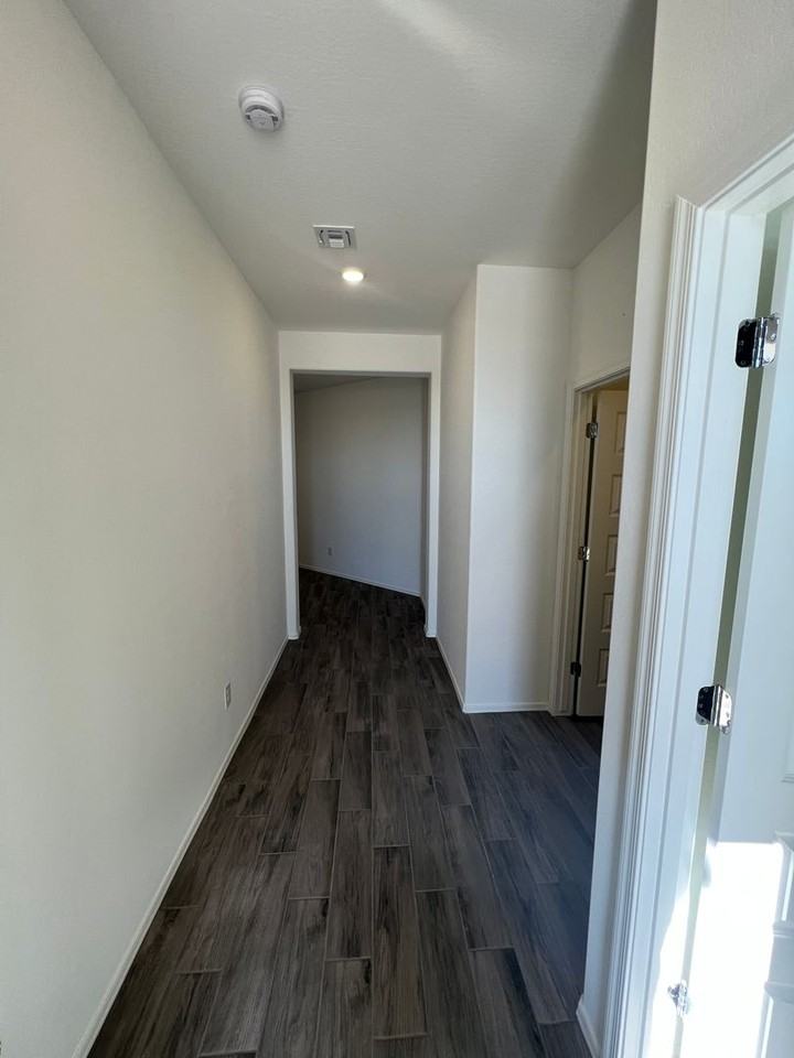25210 N 133rd Ave - Photo 3 of 22