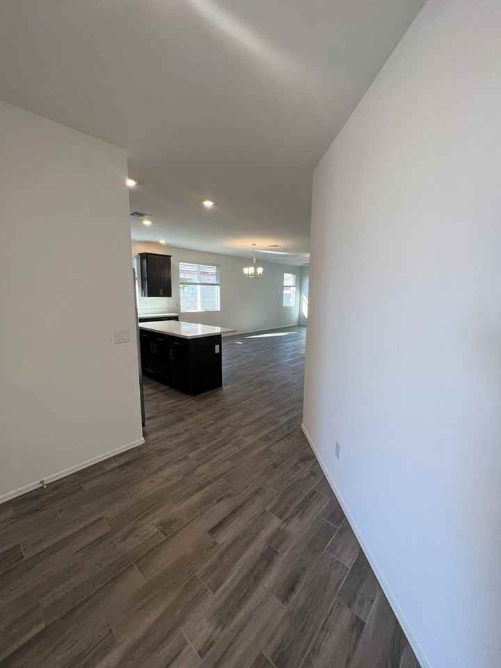 25210 N 133rd Ave - Photo 7 of 22