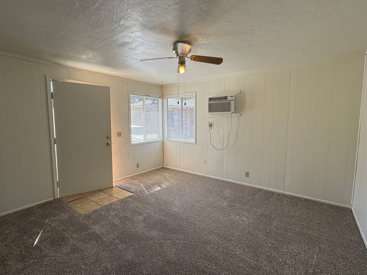 251 S Cardinal Ave - Photo 2 of 11