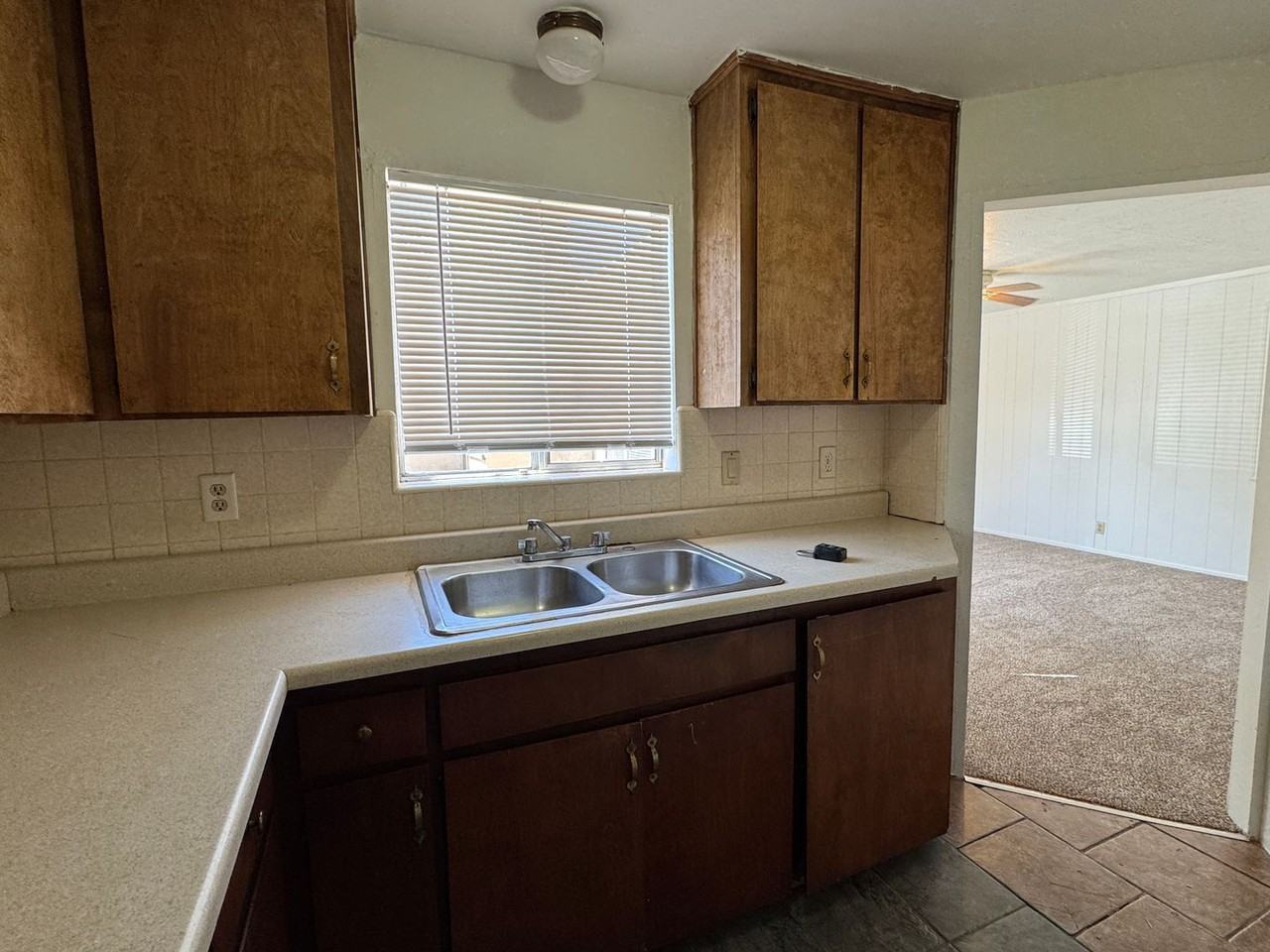 251 S Cardinal Ave - Photo 4 of 11