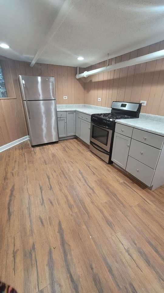 8010 S Saint Lawrence Ave - Photo 2 of 20