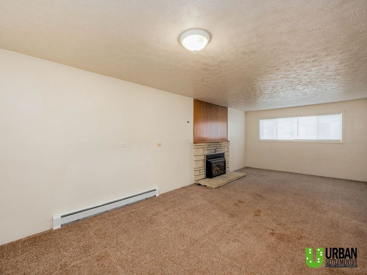 1402 2nd St - Photo 2 of 12