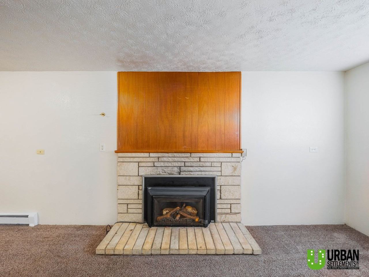 1402 2nd St - Photo 4 of 12