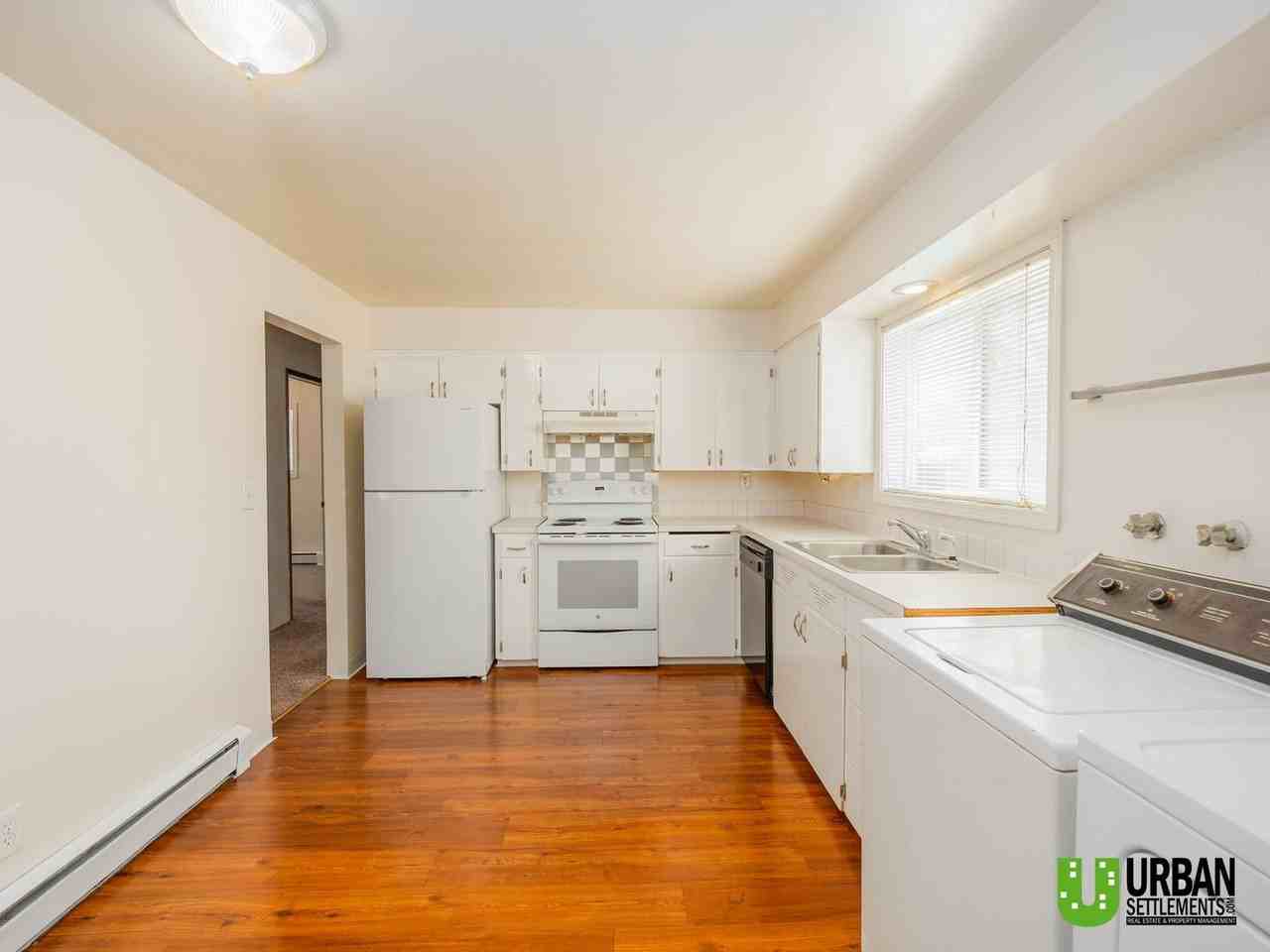 1402 2nd St - Photo 5 of 12
