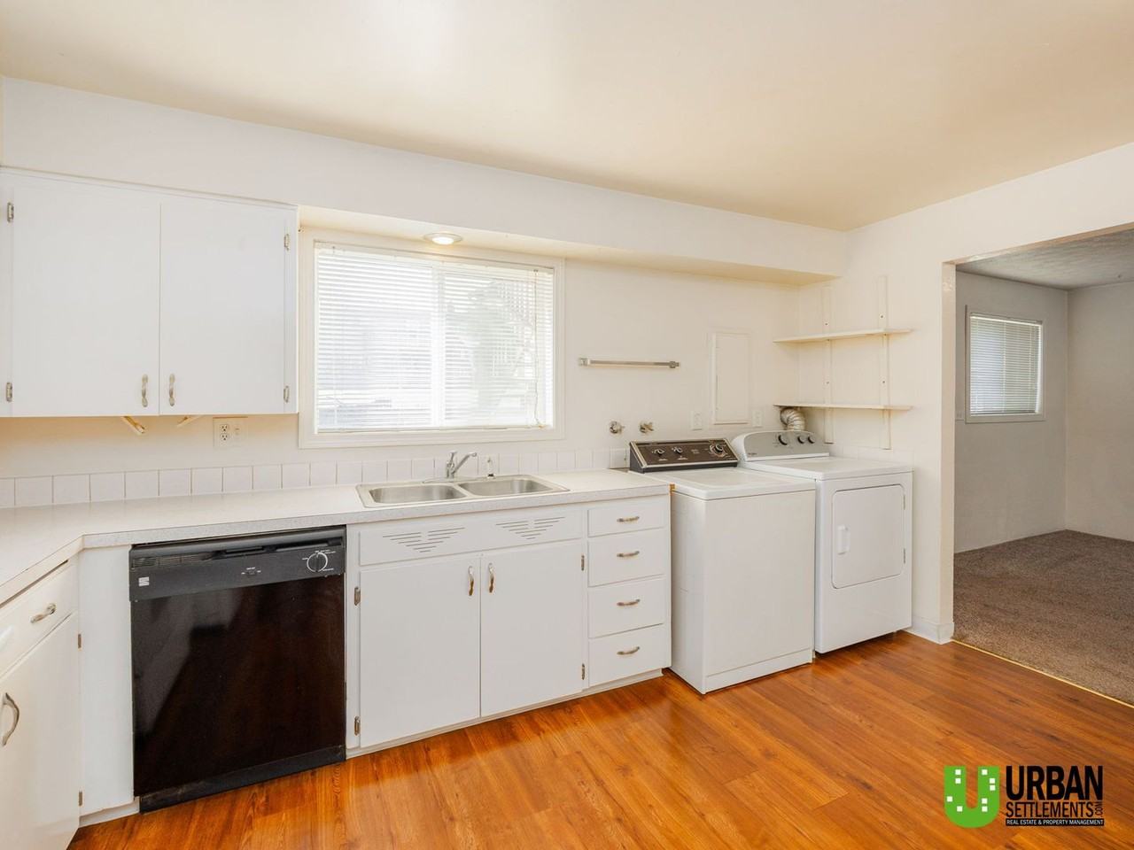 1402 2nd St - Photo 6 of 12