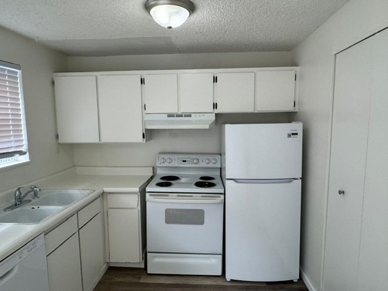 2000 Brookhurst St - Photo 2 of 17