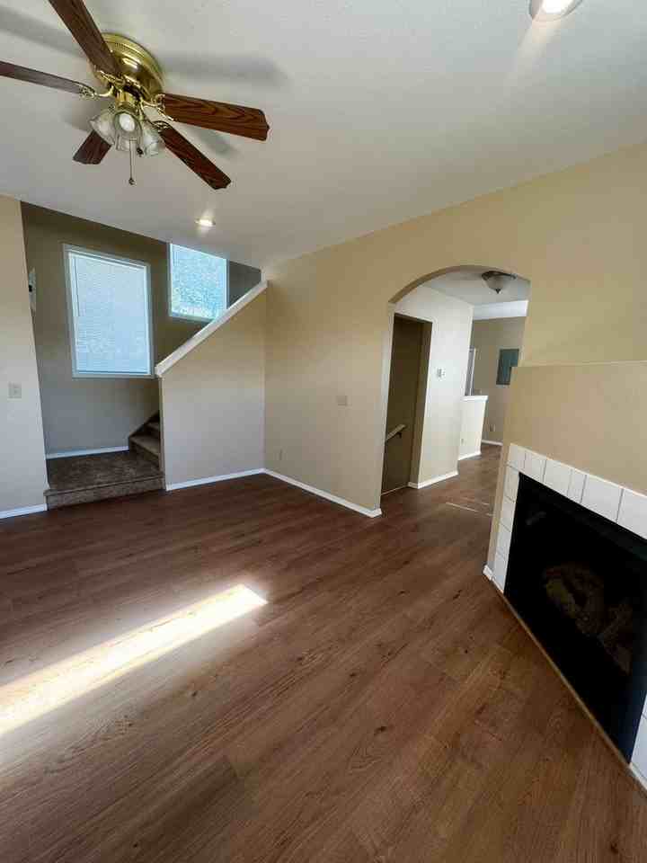 2429 E Monument St - Photo 5 of 33