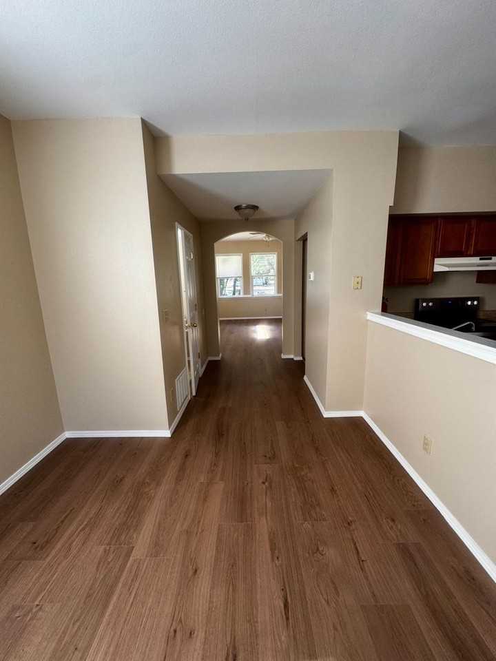 2429 E Monument St - Photo 7 of 33