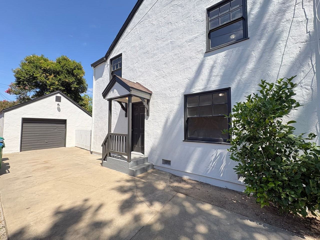 11 S Hutchins St - Photo 2 of 32