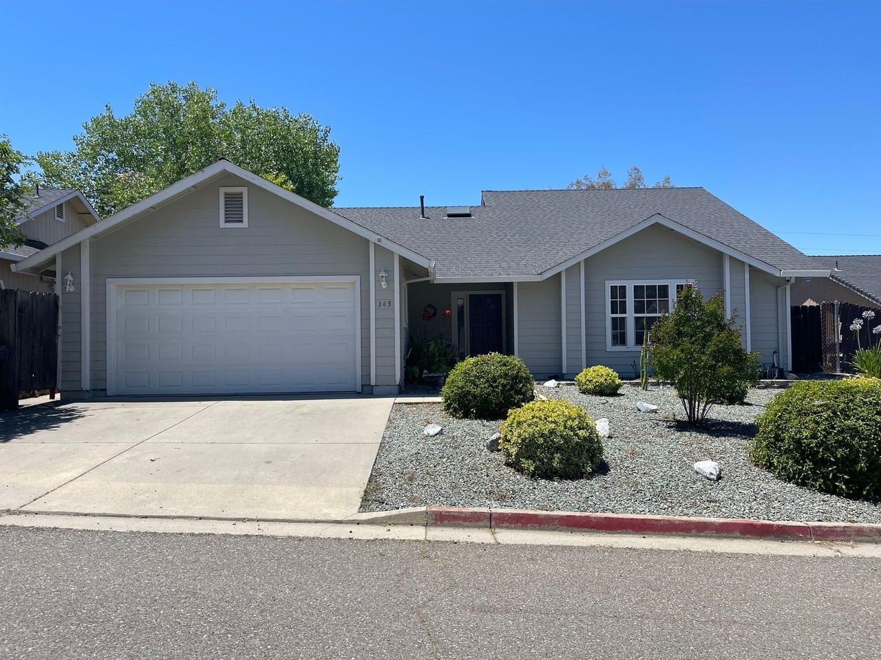 143 Goldenwest Ct - Photo 2 of 34