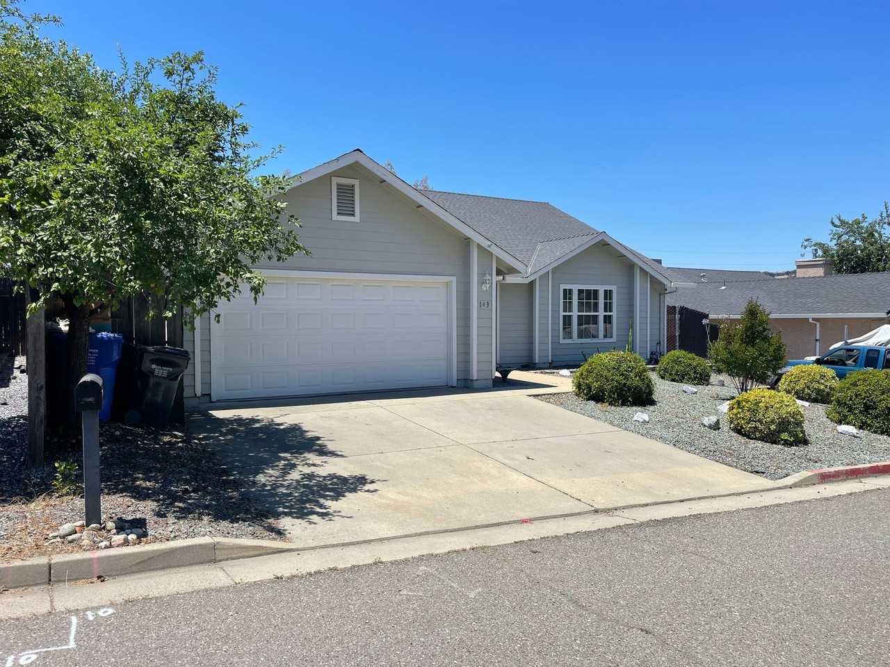 143 Goldenwest Ct - Photo 3 of 34