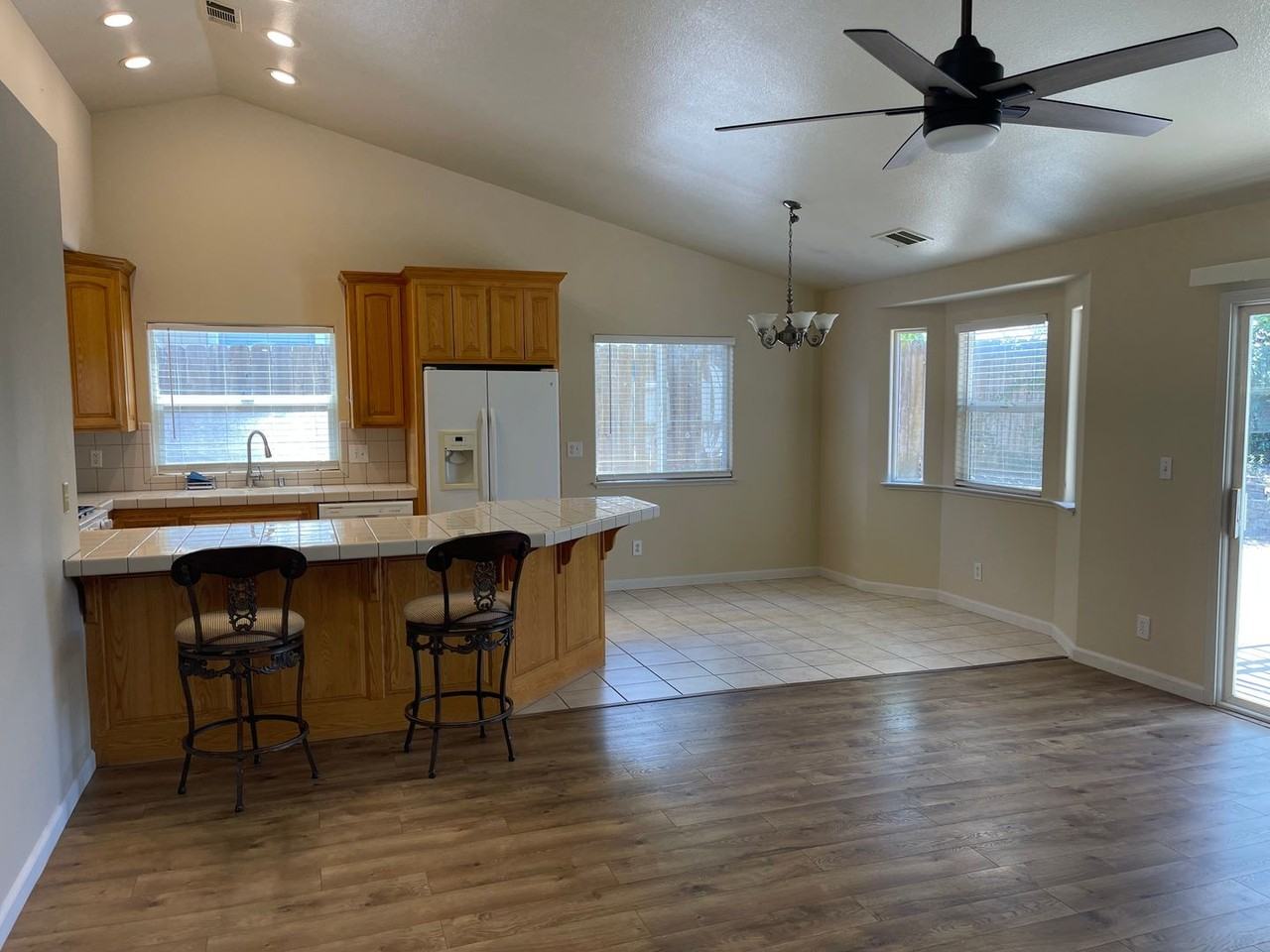143 Goldenwest Ct - Photo 7 of 34