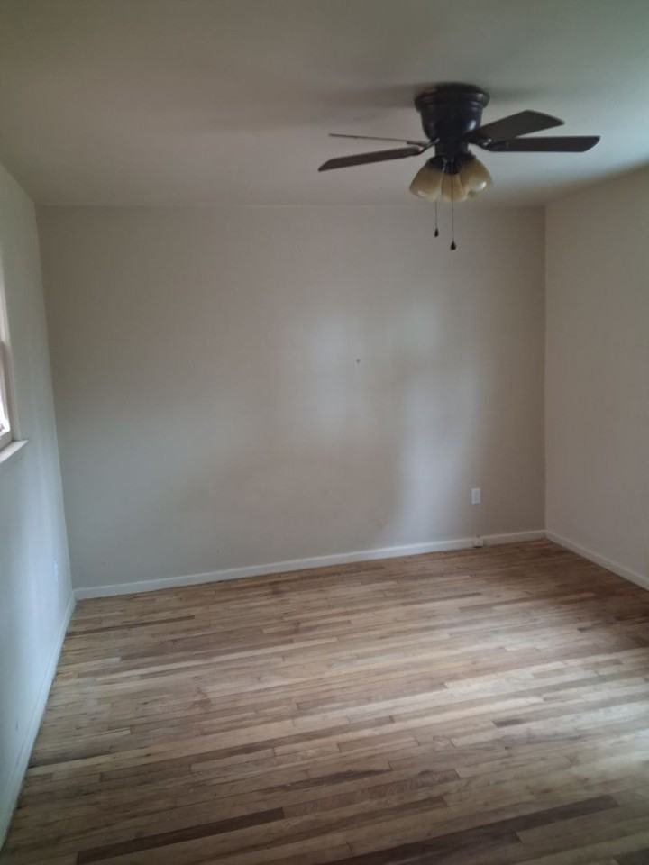 409 S Avenue H - Photo 3 of 7