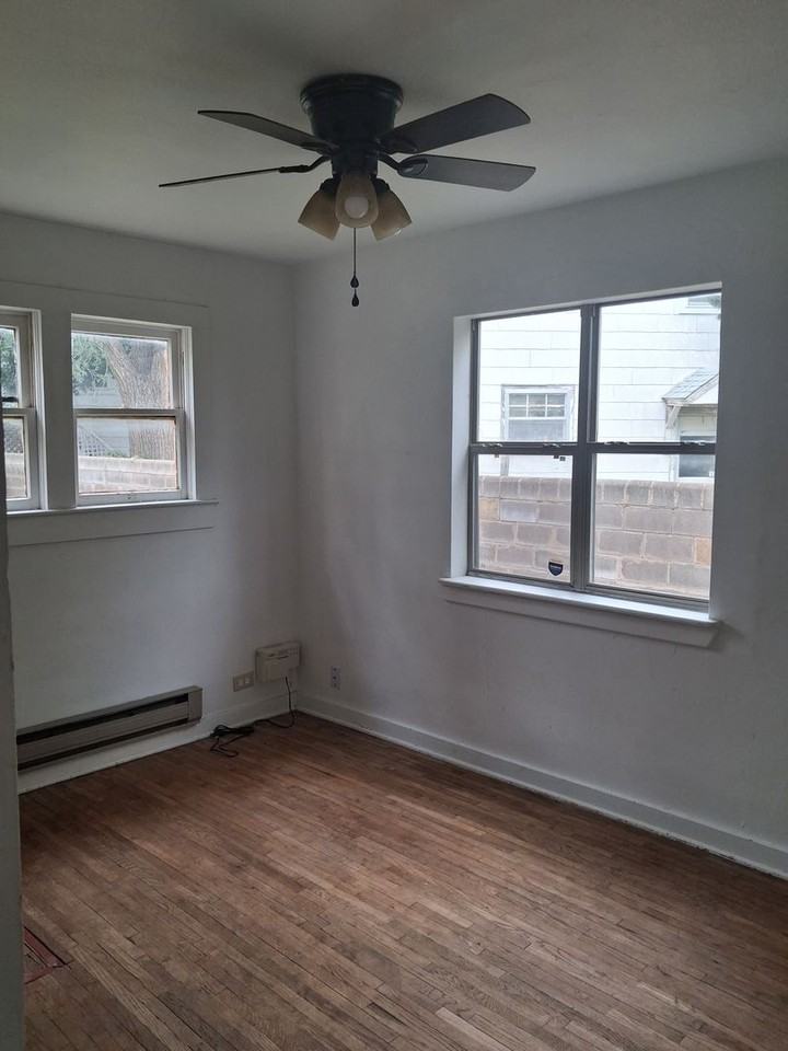 409 S Avenue H - Photo 5 of 7