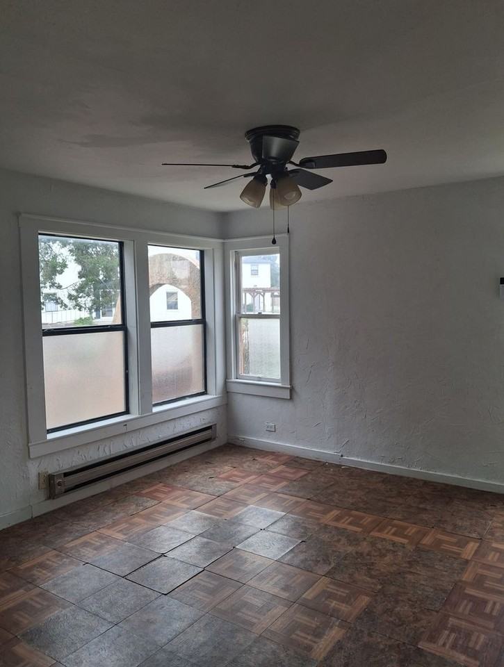 409 S Avenue H - Photo 7 of 7