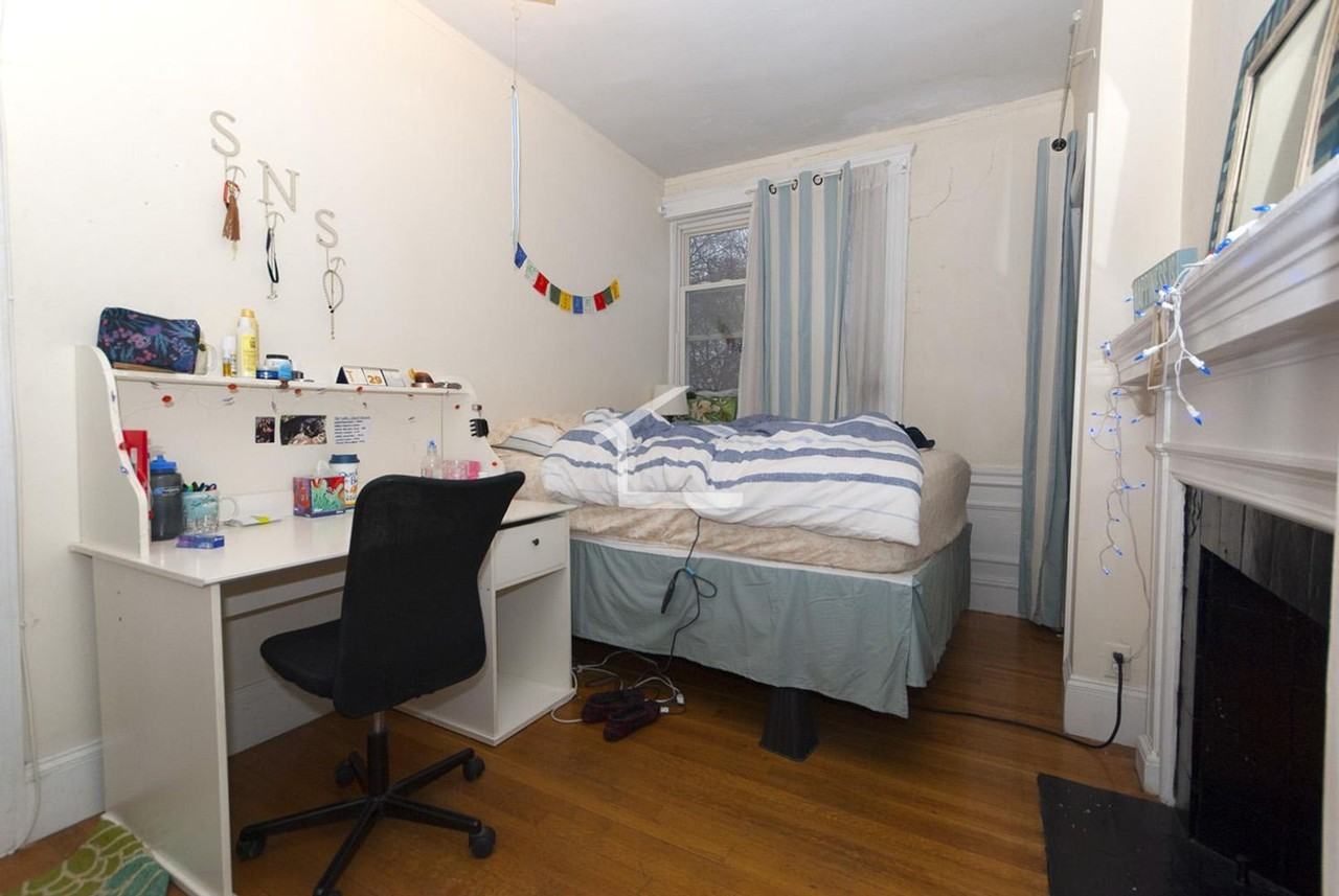 4 Egmont St - Photo 3 of 5