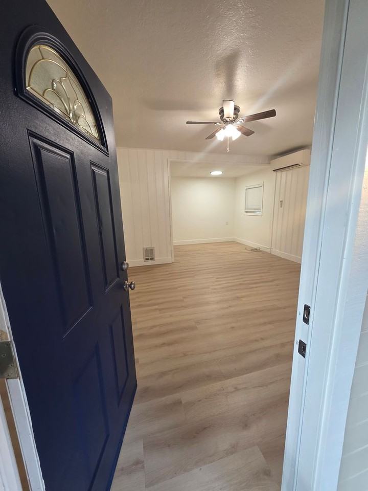4072 Flower St - Photo 3 of 16