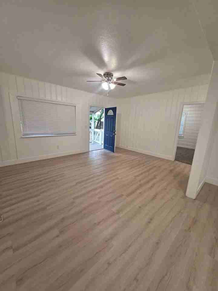 4072 Flower St - Photo 4 of 16