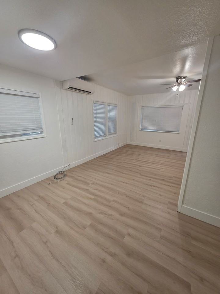 4072 Flower St - Photo 5 of 16