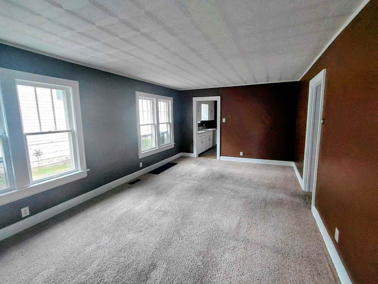 455 Allenford St - Photo 3 of 17