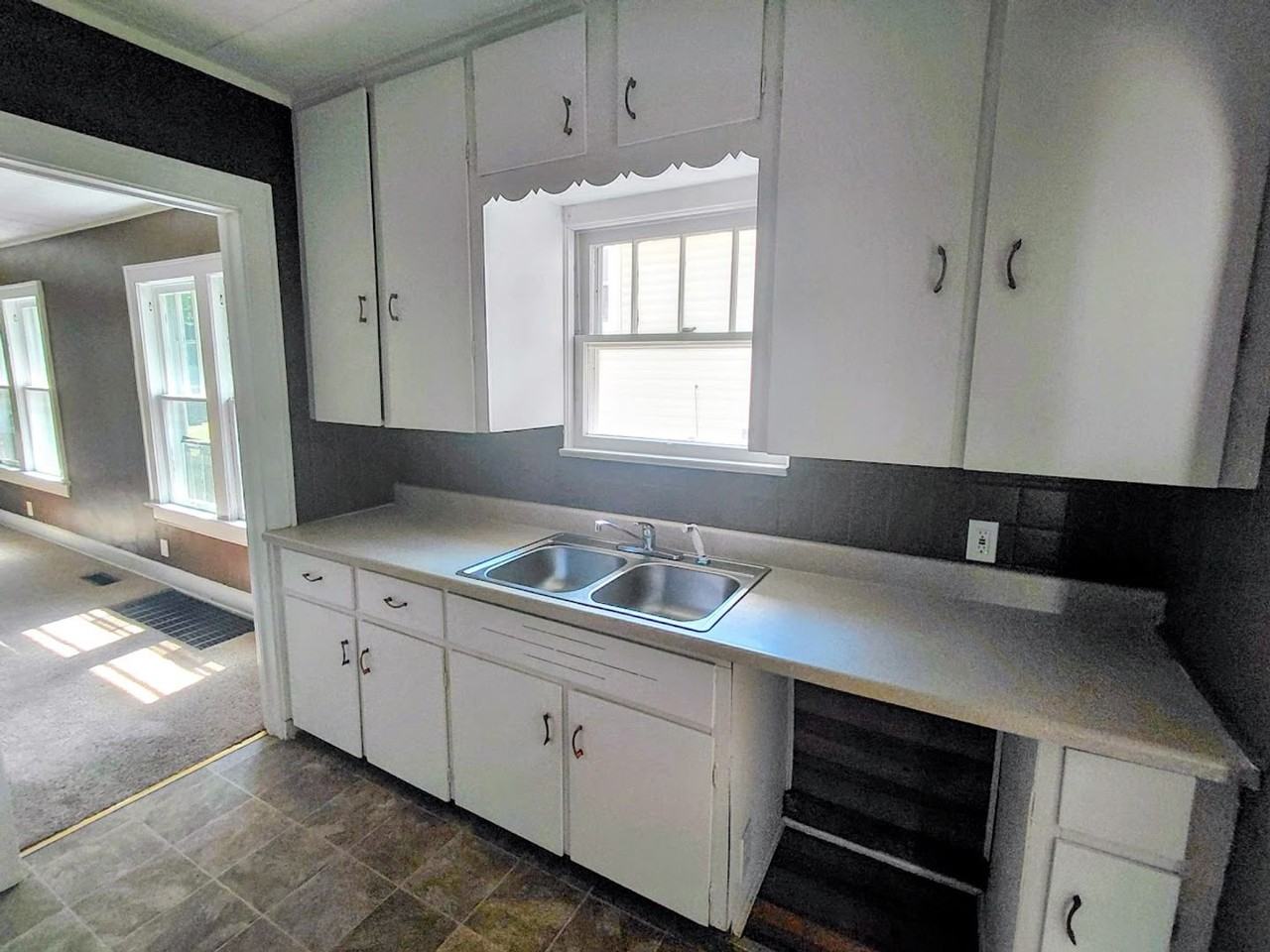 455 Allenford St - Photo 4 of 17