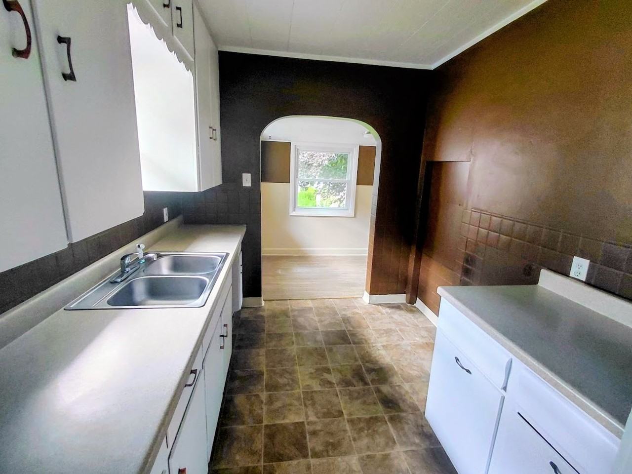 455 Allenford St - Photo 5 of 17