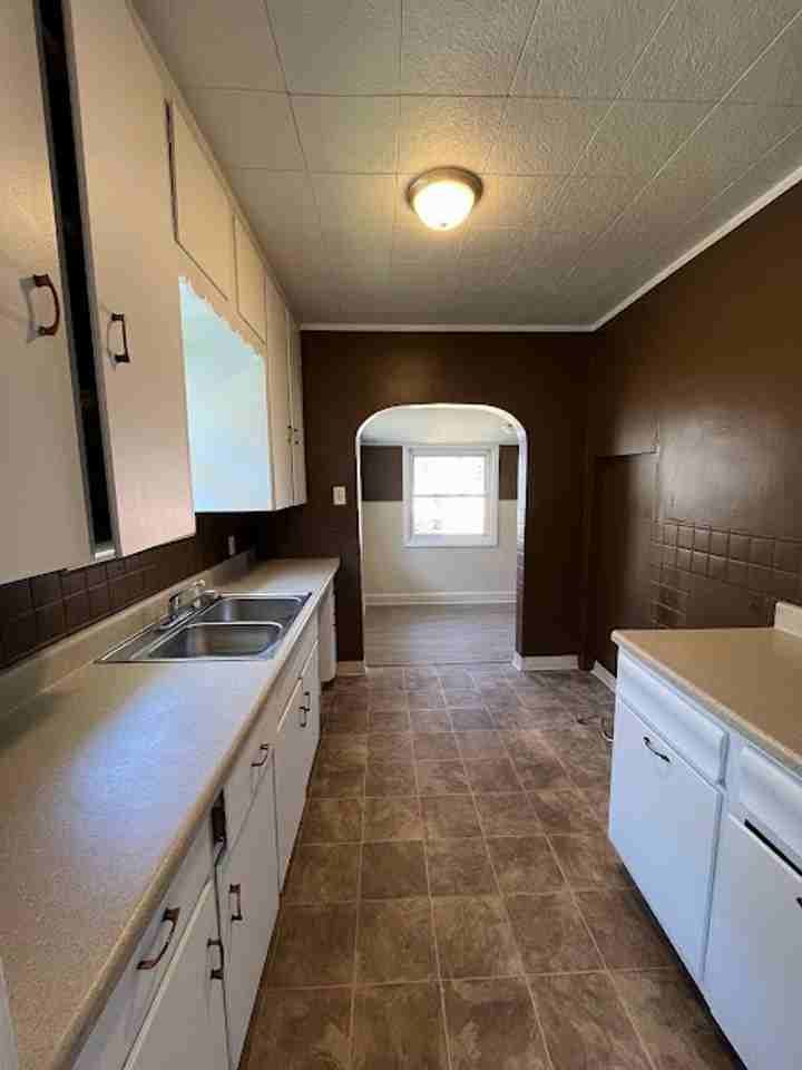 455 Allenford St - Photo 6 of 17
