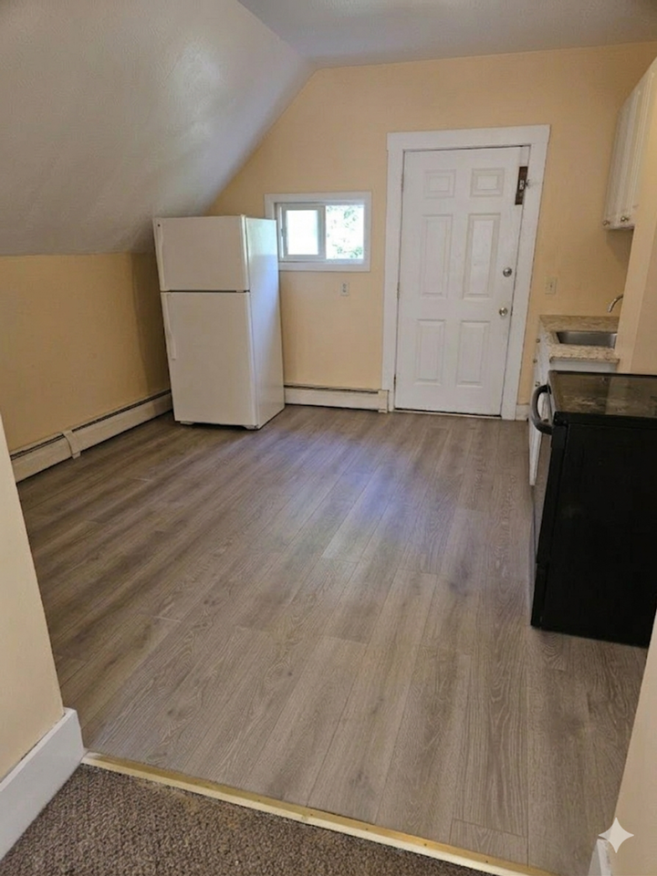 97 Townsend St - Photo 3 of 4