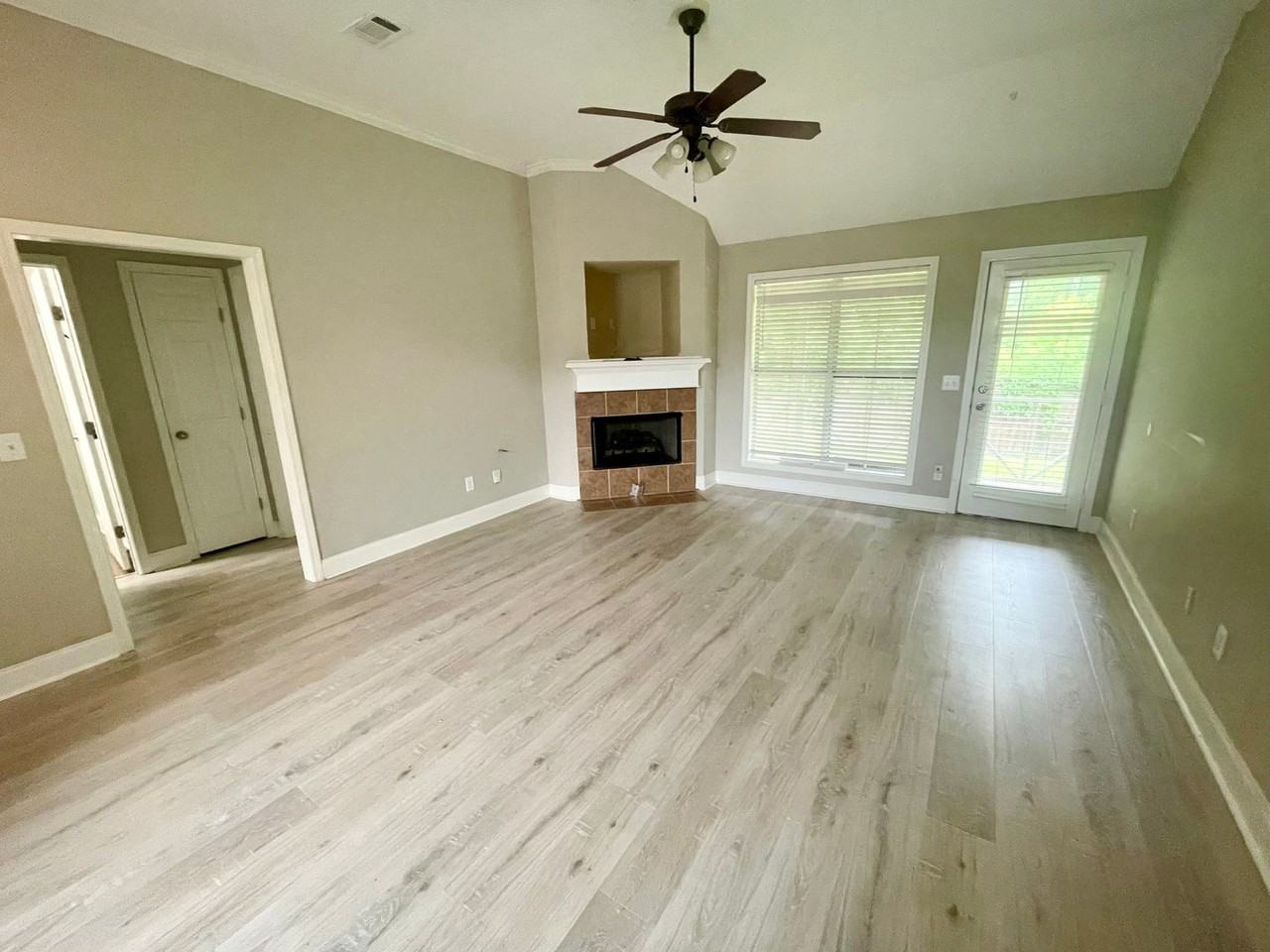 2000 Lincolnshire Blvd - Photo 3 of 14