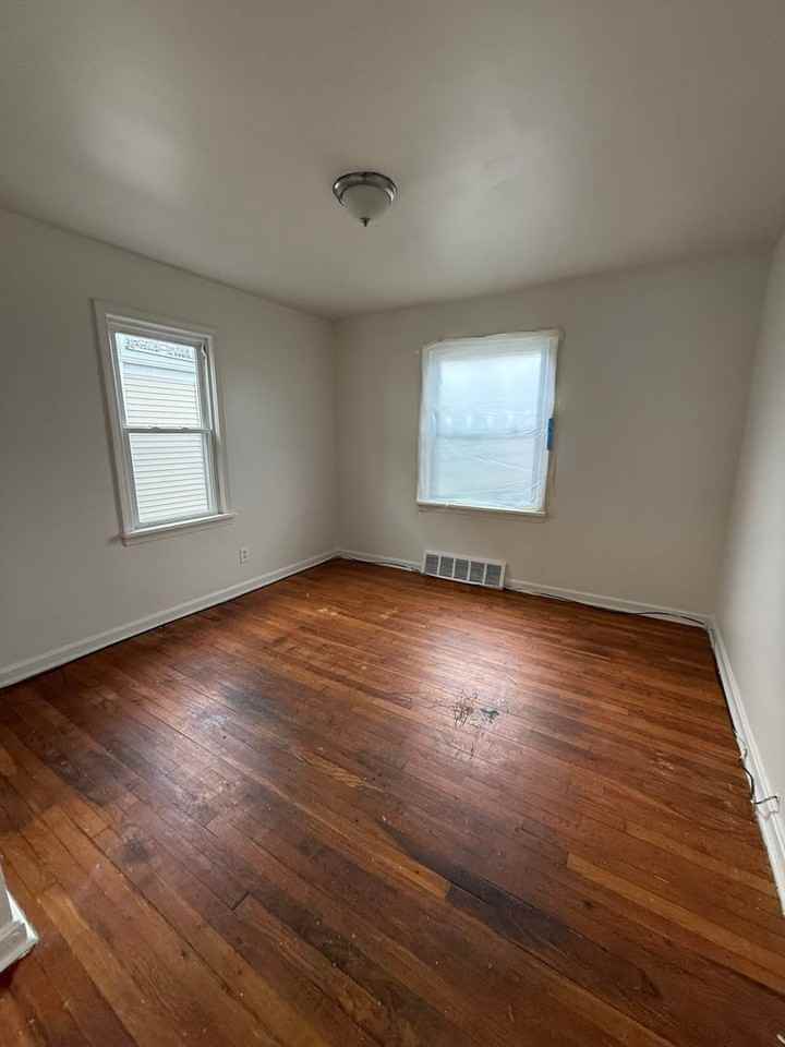 1526 E 204th St - Photo 6 of 8