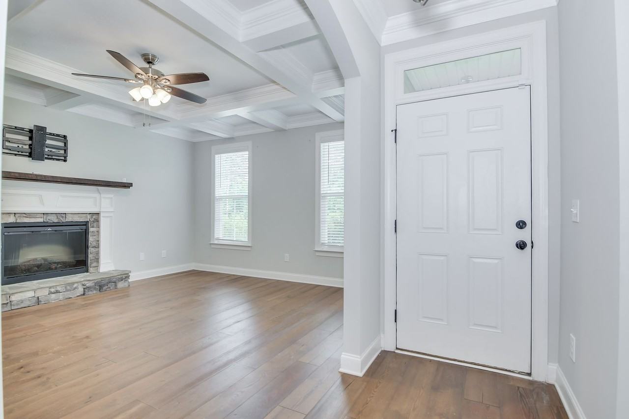 344 Colonnades Dr - Photo 4 of 50