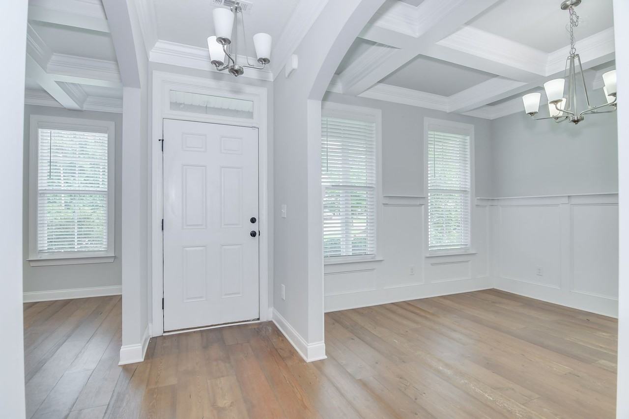 344 Colonnades Dr - Photo 6 of 50