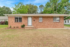 featured image of 312 W College Ave